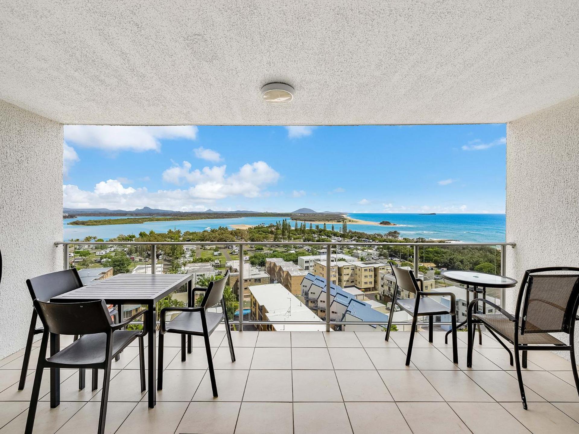 Chateau Royale Sunshine Coast Aparthotel 4*