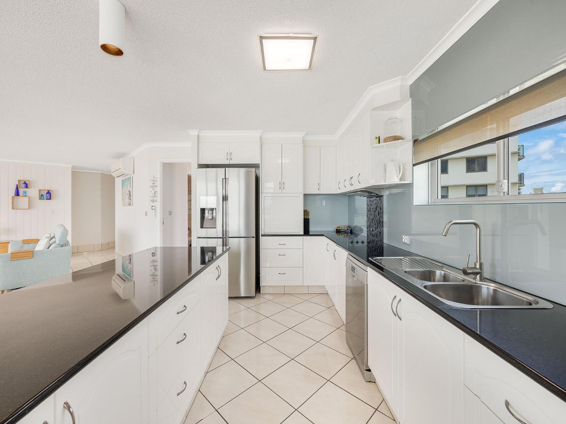 Chateau Royale Sunshine Coast Aparthotel 4*