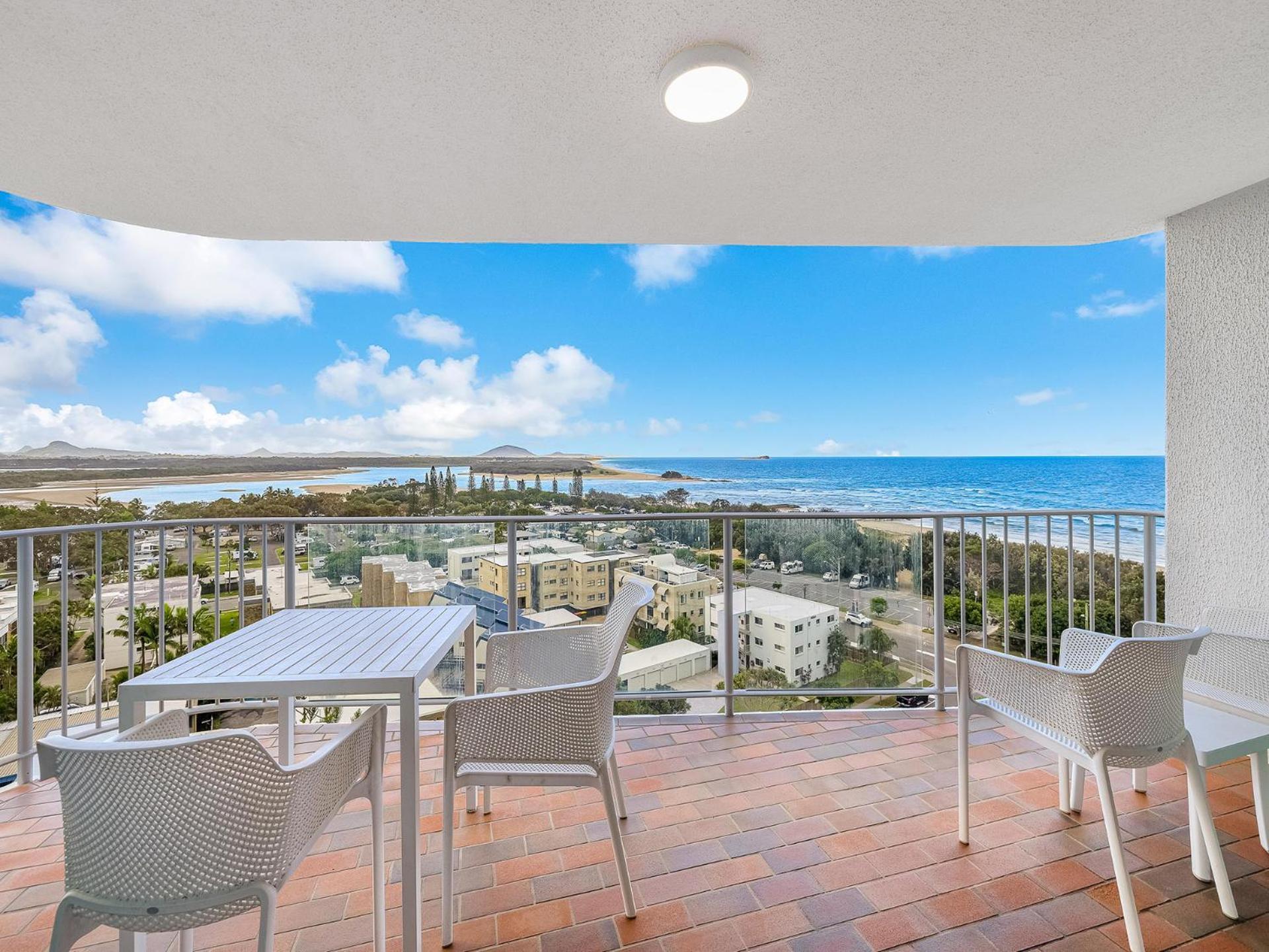 Chateau Royale Sunshine Coast Aparthotel 4*
