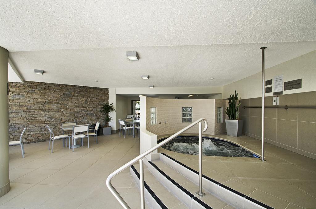 Chateau Royale Sunshine Coast Aparthotel Maroochydore